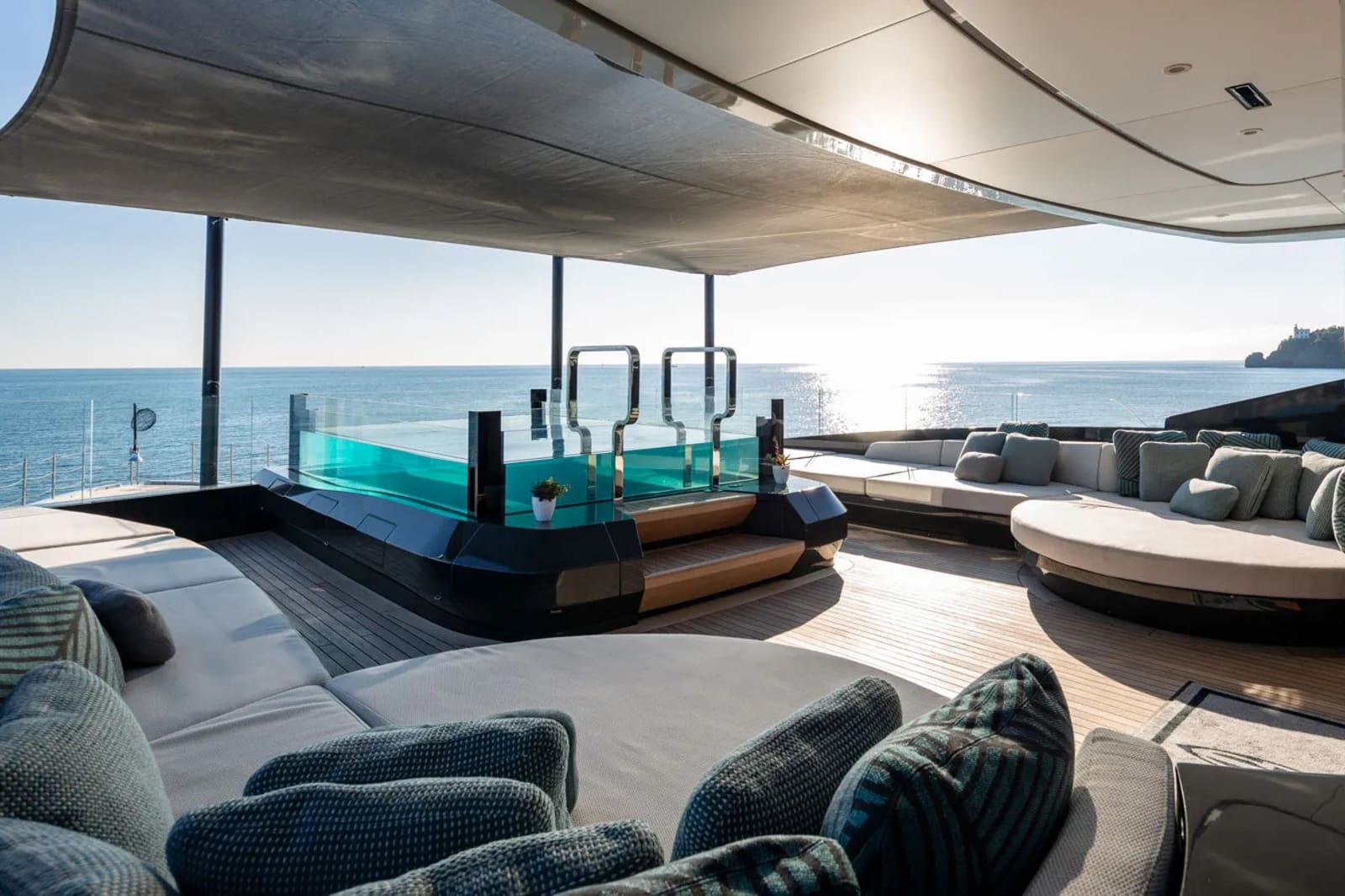 Tankoa Yacht's Diamond Binta Spa and jet pool