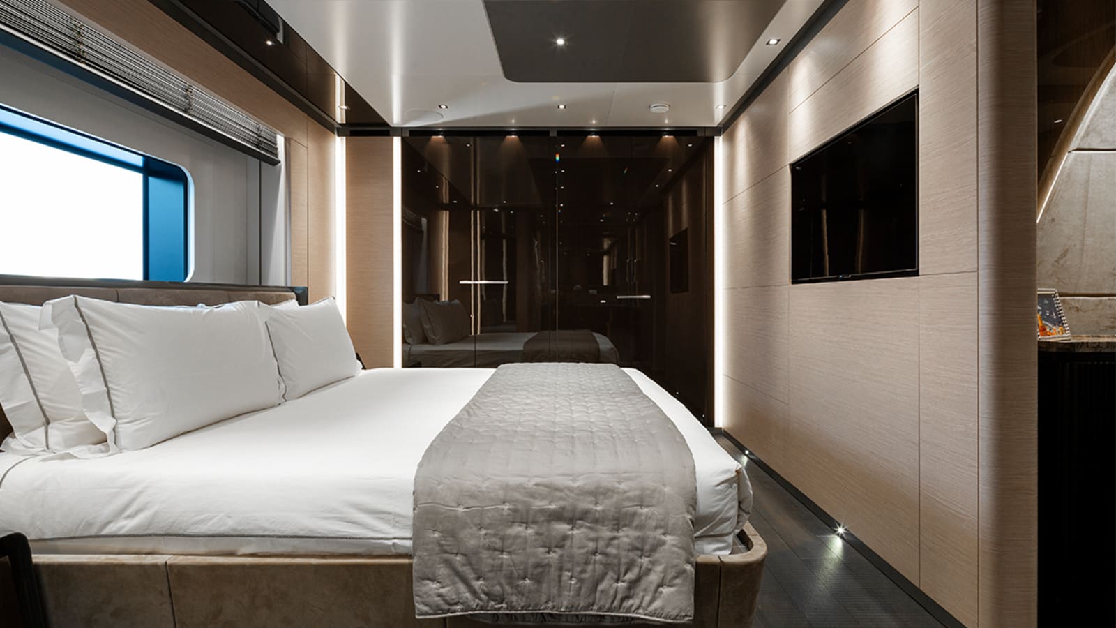 Tankoa Yacht's Diamond Binta bedroom