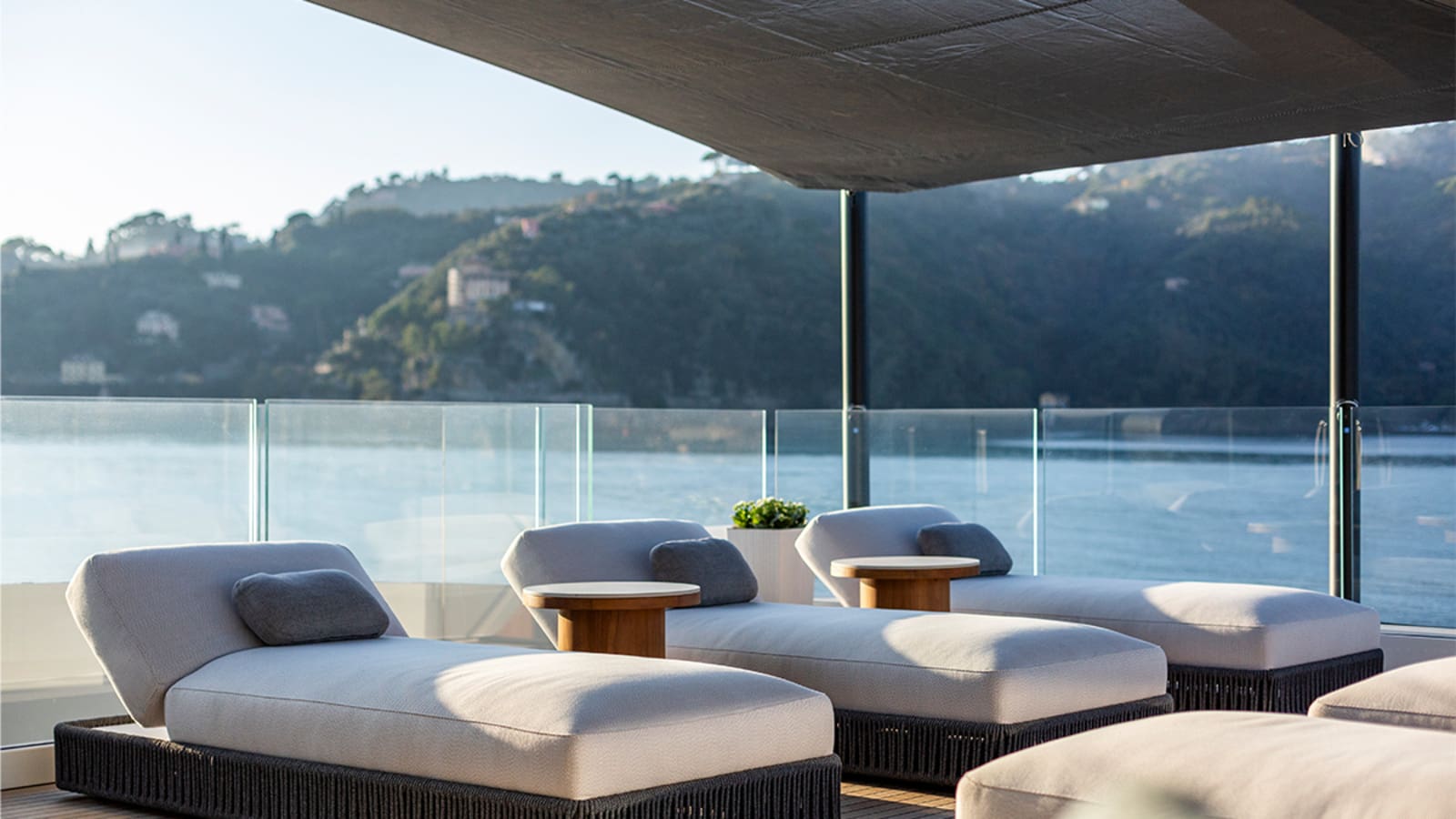 Tankoa Yacht's Diamond Binta daybeds