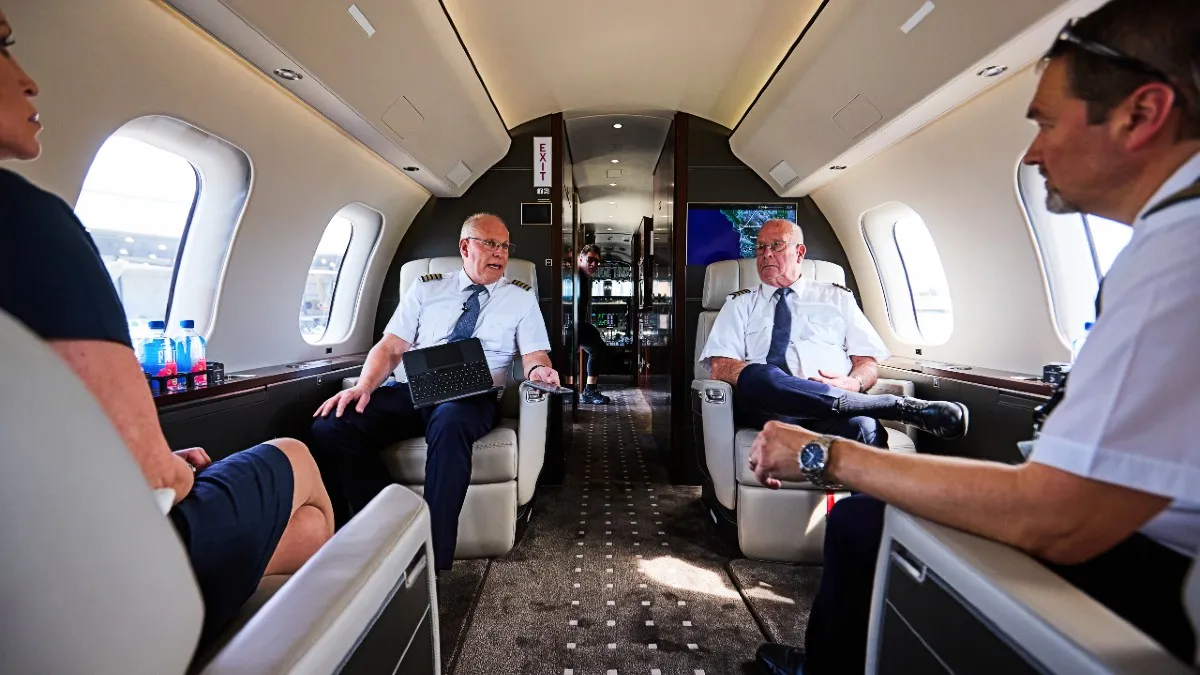 crew bombardier 7500