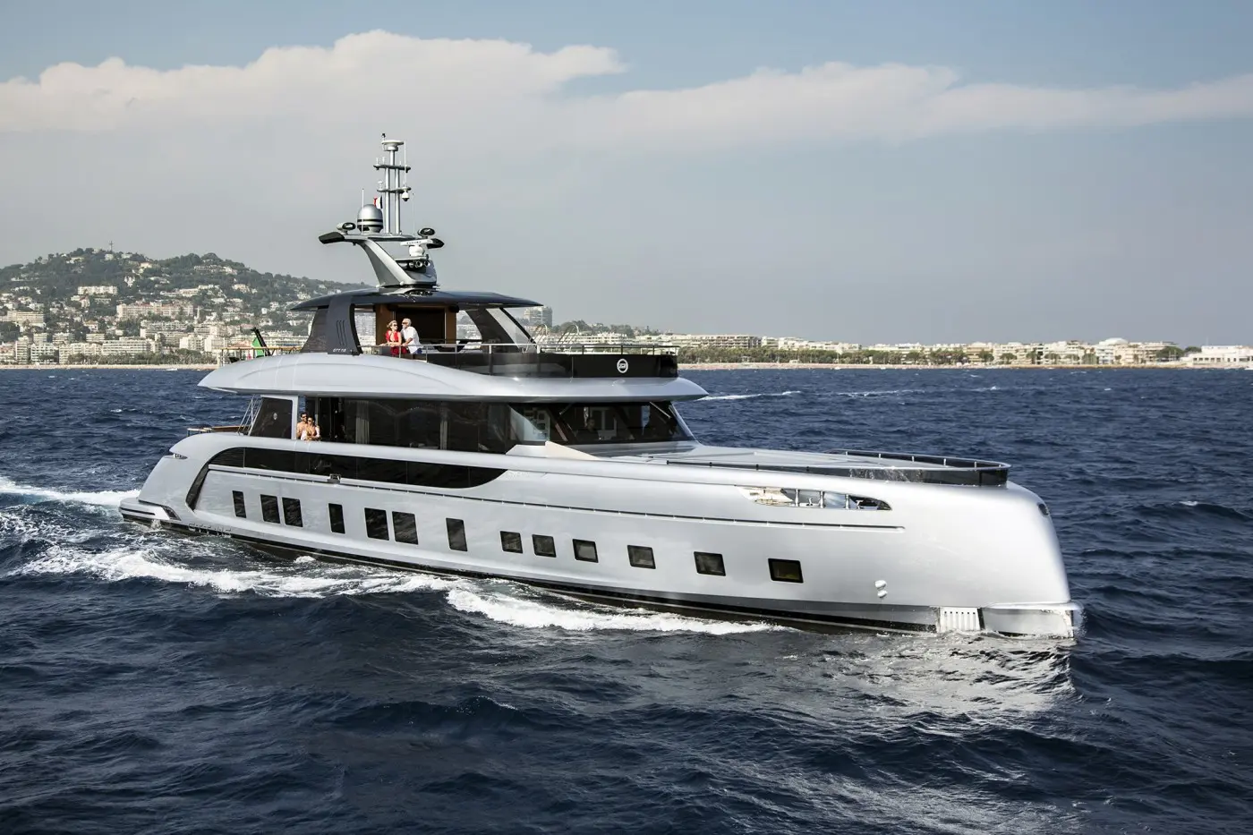 posche 115gt x dynamiq yacht