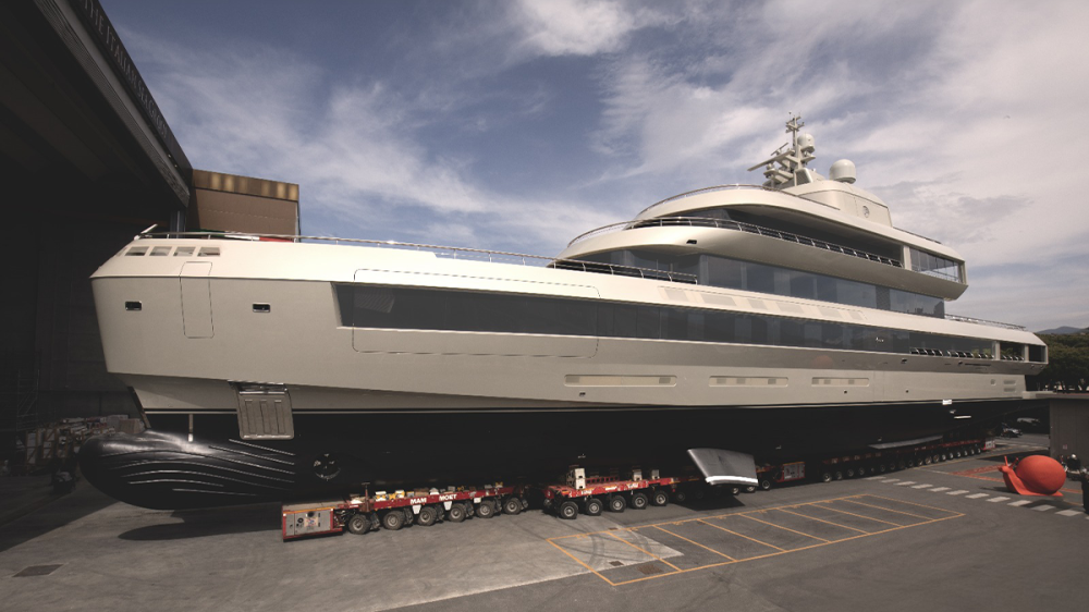giorgio armani superyacht