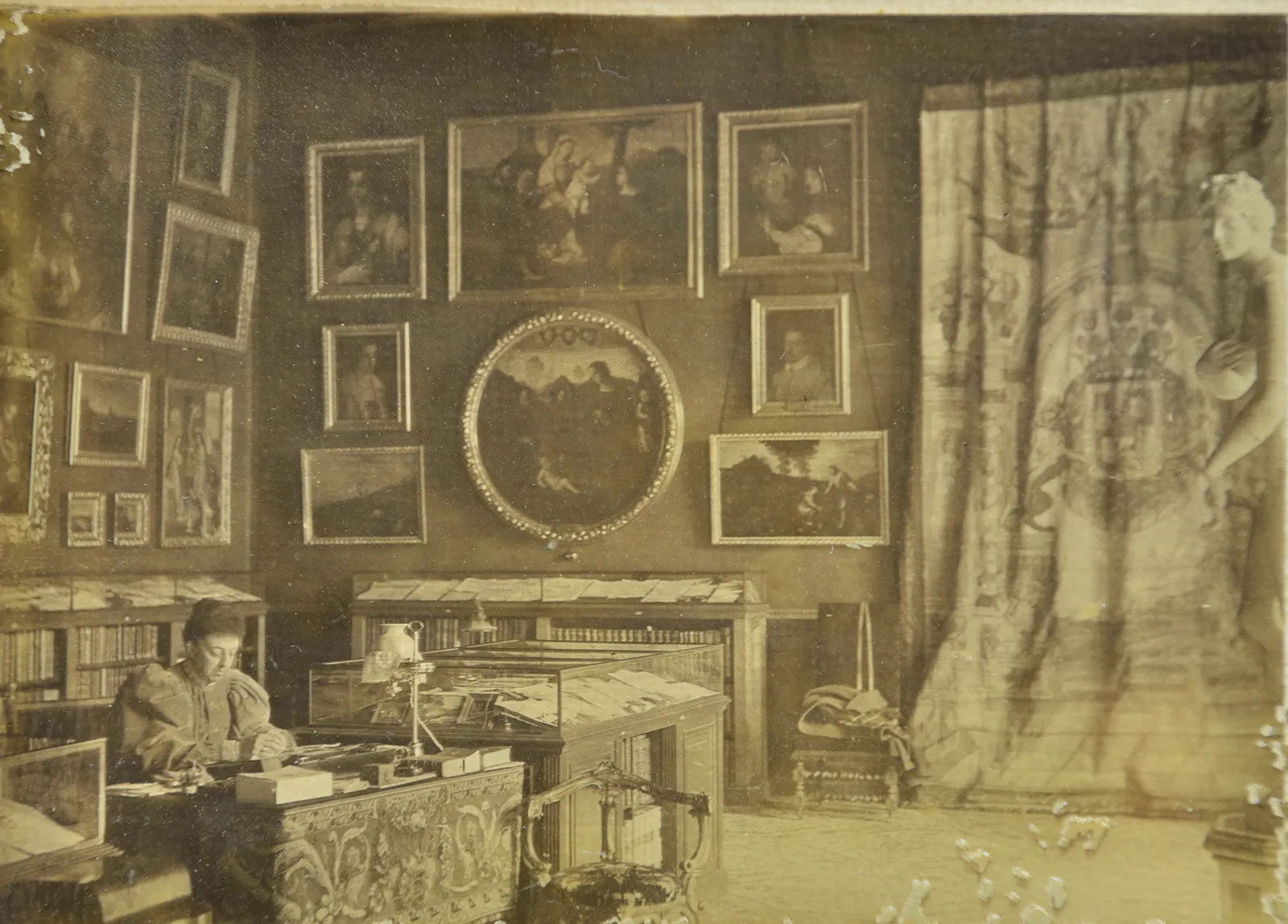Rosario Falcó, the early twentieth-century Duchess of Alba and Berwick, who took on the conservation of the family archives at a time when such responsibilities were almost exclusively held by men. Courtesy of Fitz-James Stuart