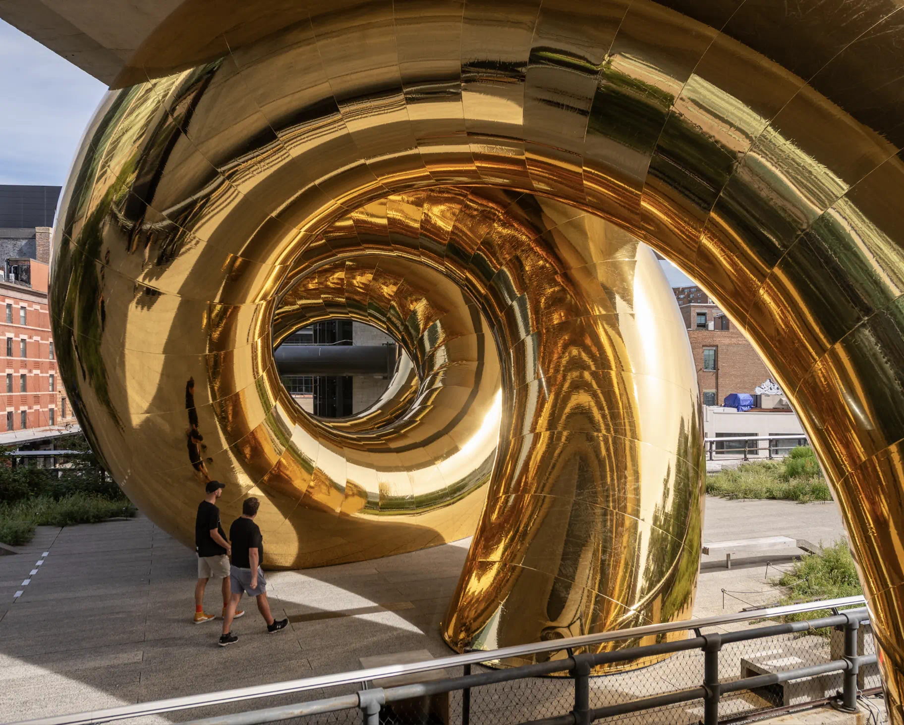 auruBOROS—Urban Memory and Collective Dream is the installation by Berlin-based art duo Plastique Fantastique which brought the maison’s emblem to an architectural scale at the High Line in New York. Bulgari
