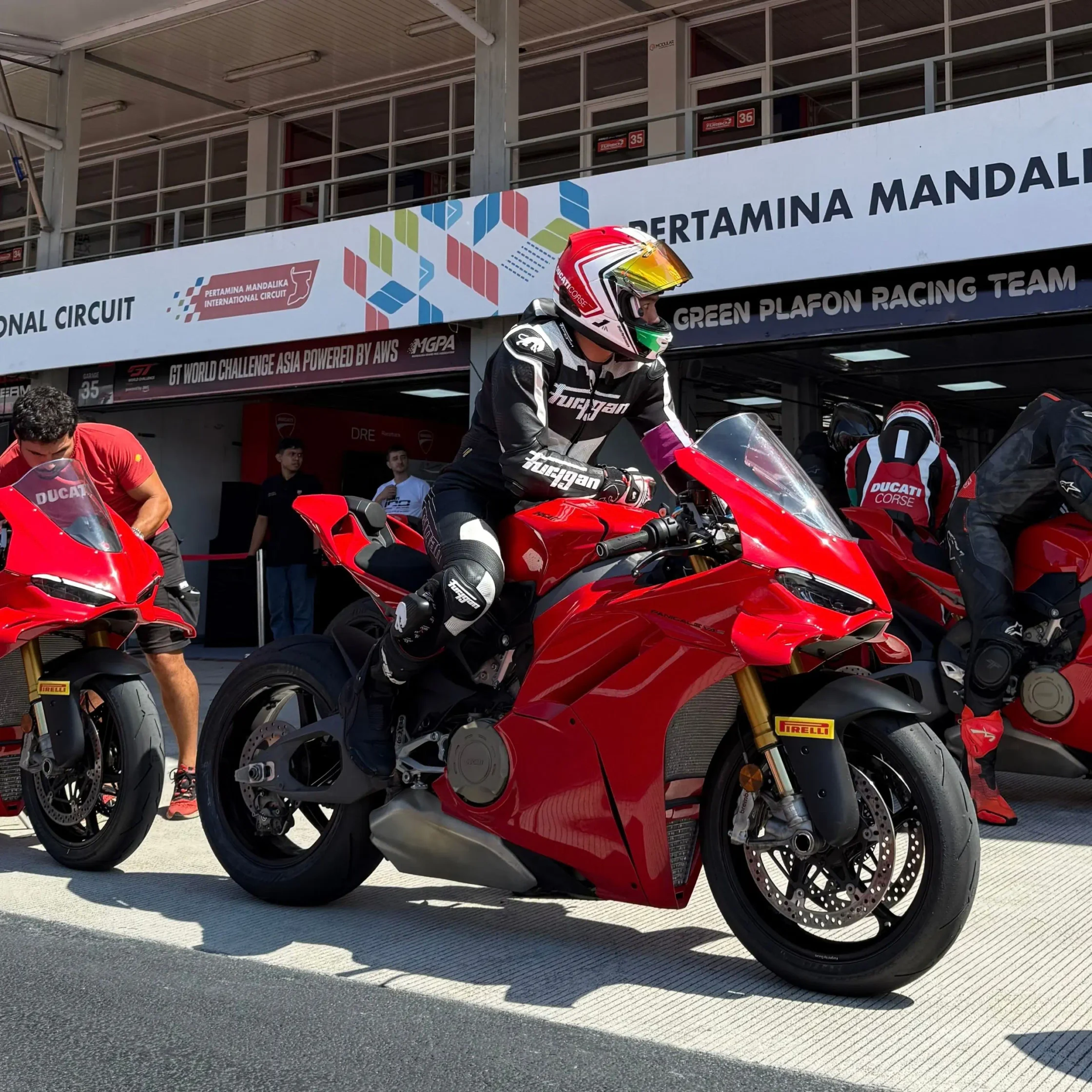 Rufino on the Ducati Panigale V4 S.